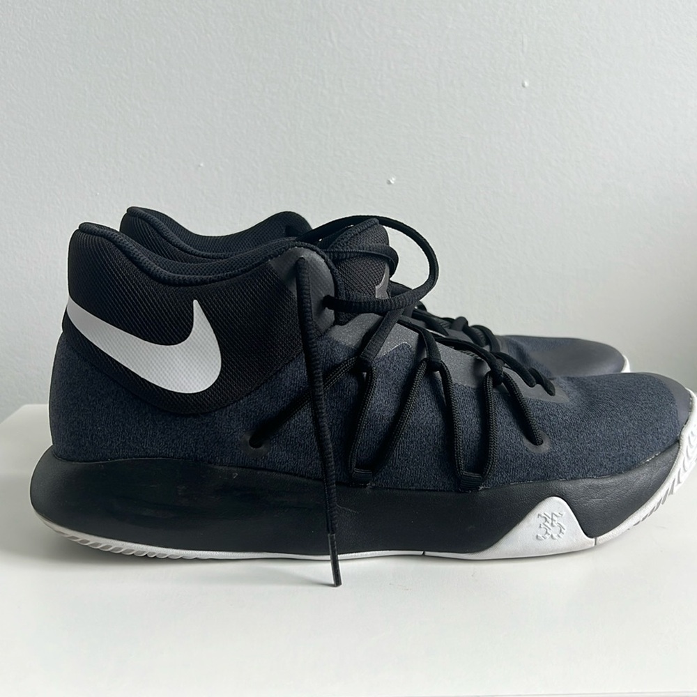 NIKE KD Trey 5 V Men’s Black/White Sneakers Size 12
